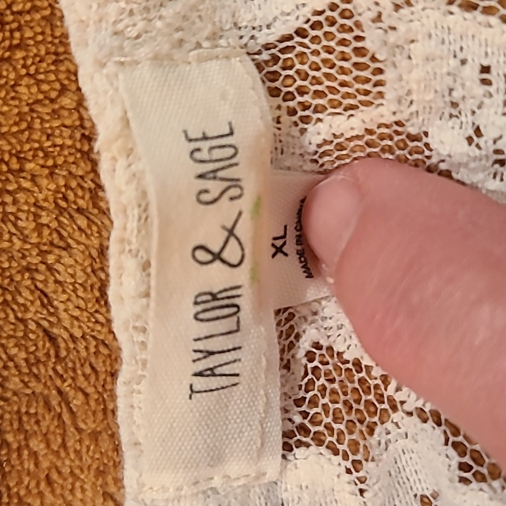 Taylor & Sage Cream Floral Lace Camisole - Picture 3 of 6